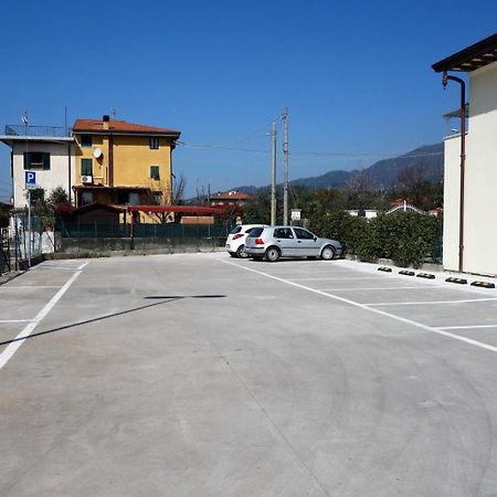 House Versilia Luca E Giada, 5 Chilometri Da Forte Dei Marmi! المظهر الخارجي الصورة
